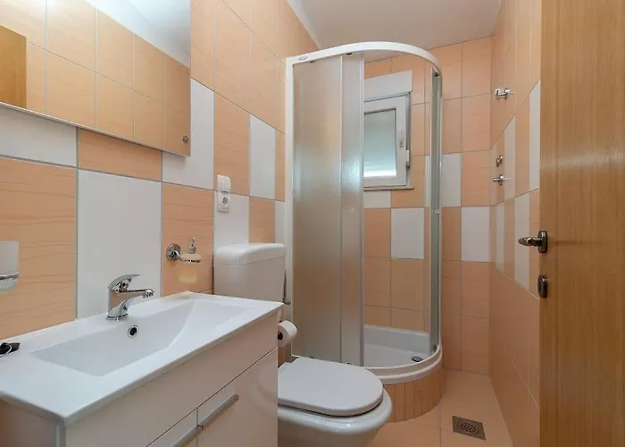 Grga * Τρογκίρ